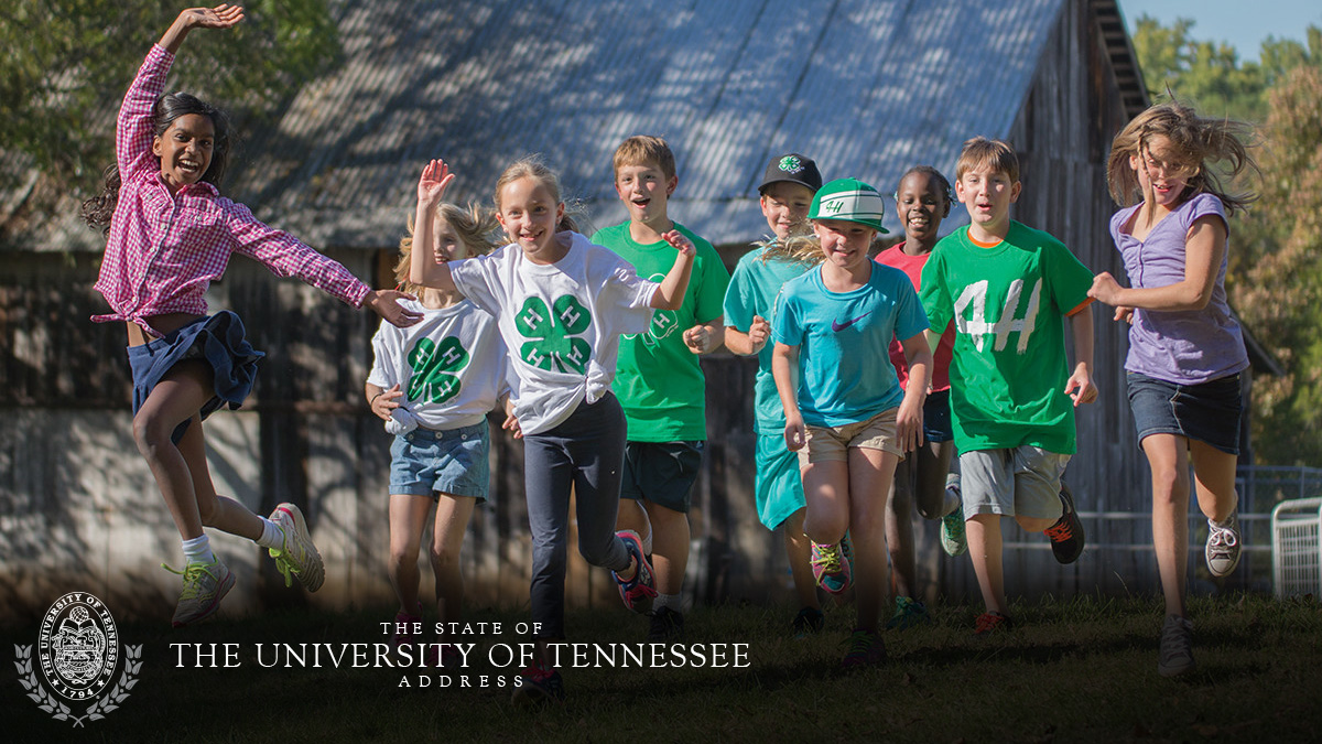 4-Hers running in front of a barn at Lone Oaks farm