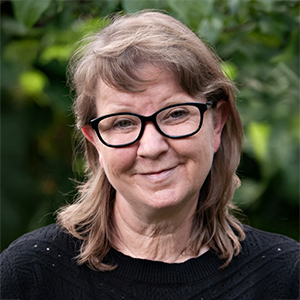 Headshot of Karen Derefinko