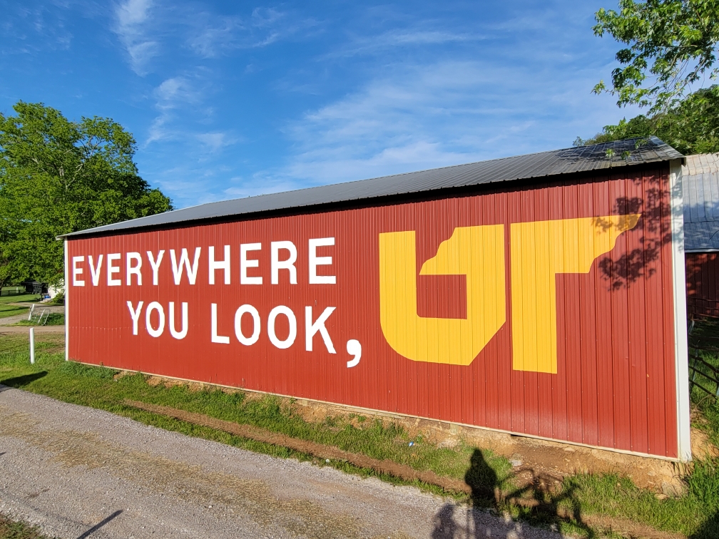 39th ‘Everywhere You Look, UT’ Mural on Barn at Friendship Acres Farm in Giles County