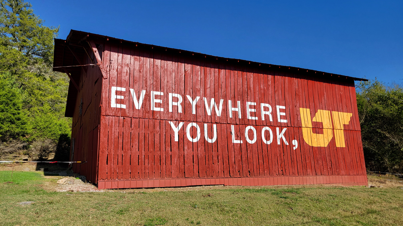 Smith County Family Barn Welcomes 43rd ‘Everywhere You Look, UT’ Mural