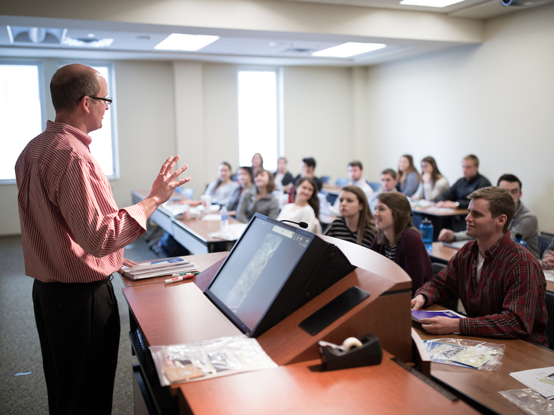 UTK professor teaching a business class.