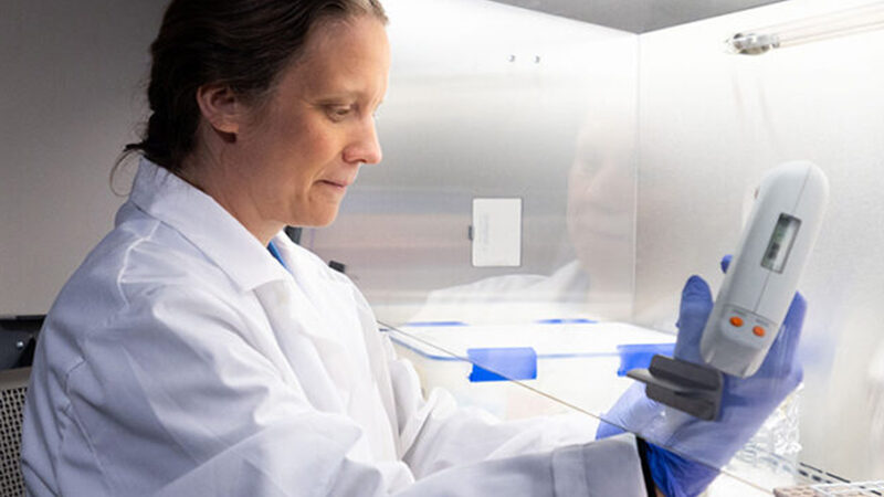 Female scientist in a lab.