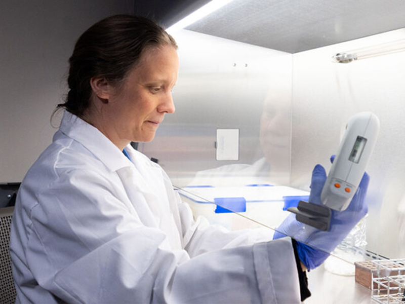 Female scientist in a lab.