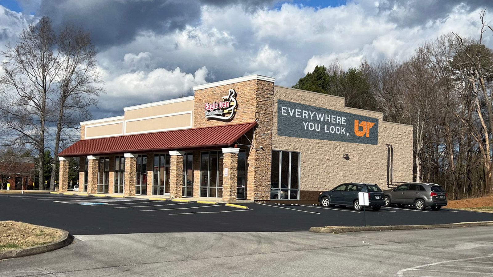 UT Board of Trustees Member Funds Latest ‘Everywhere You Look, UT’ Mural on a UTHSC Alumnus-Owned Pharmacy